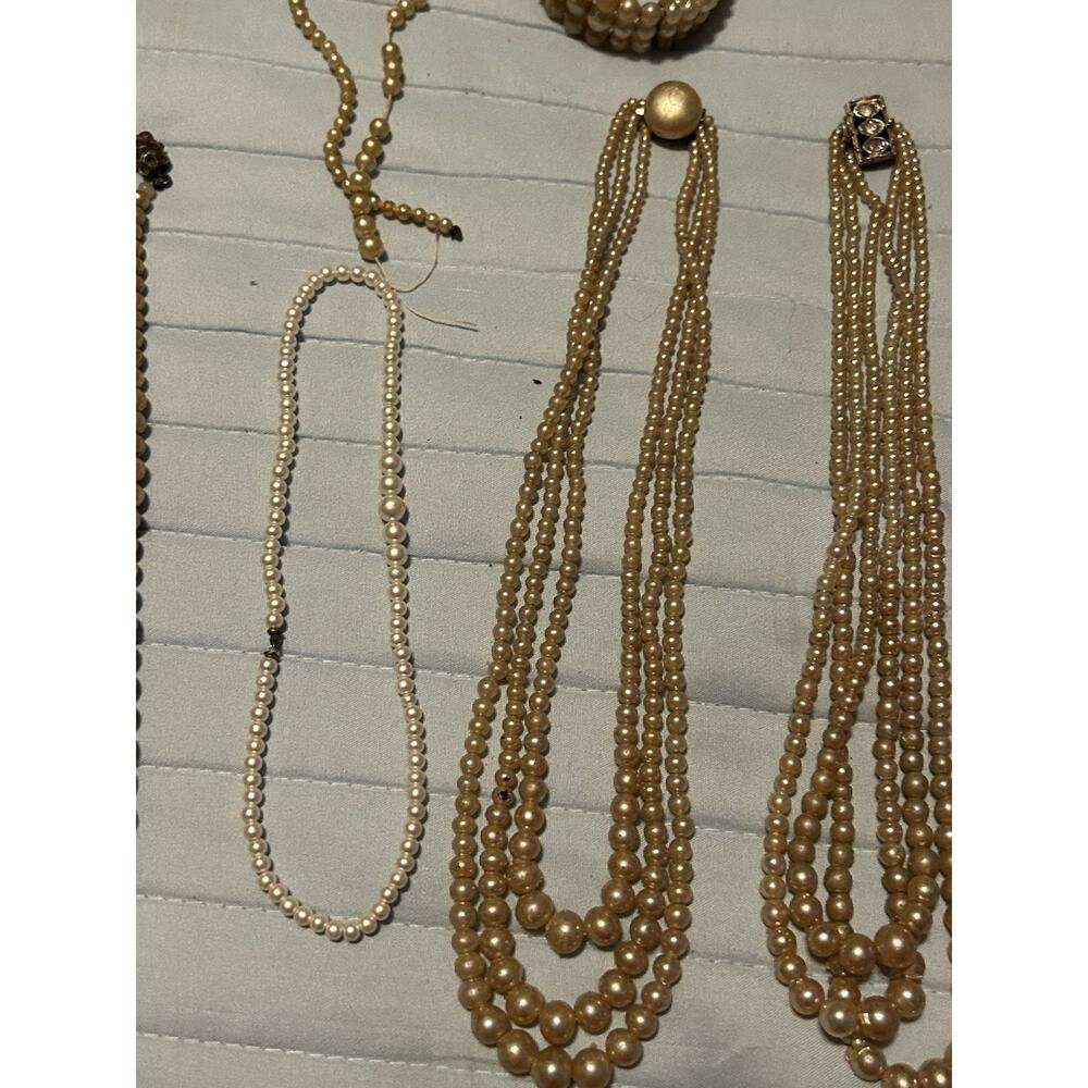 Vintage Faux Pearl Jewelry Lot Pieces Earrings Necklaces Bracelets Earrings - Picture 7 of 12